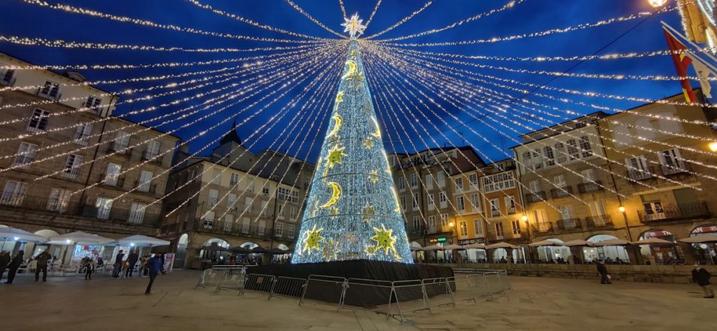 Plaza Mayor de Ourense y luces de Navidad