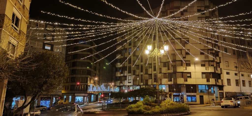Plaza del Couto con luces de Navidad