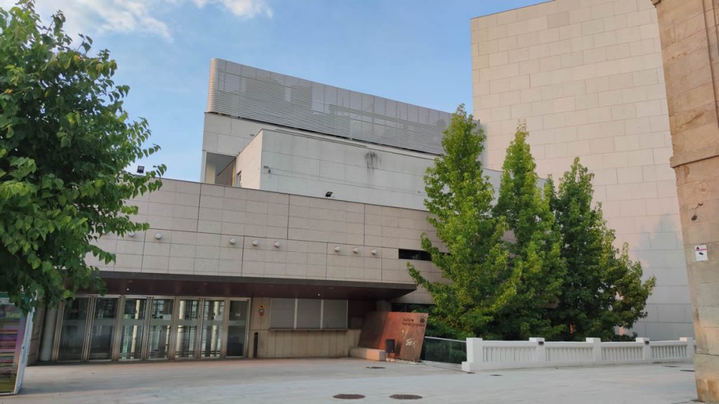 Puerta de entrada al Auditorio Municipal de Ourense