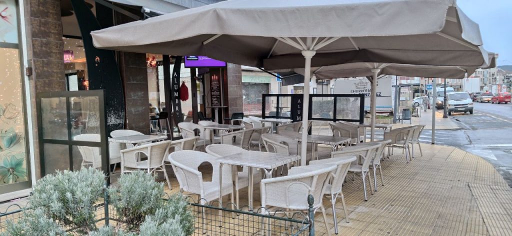 Terraza de cafetería en A Valenzá