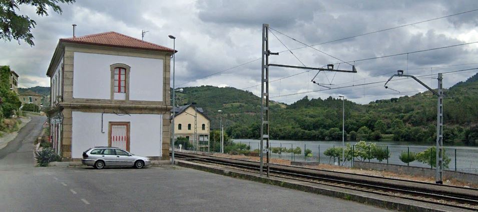 Una mujer es atropellada por el tren a su paso por Barra de Miño 1 Estación de tren en Barra de Miño