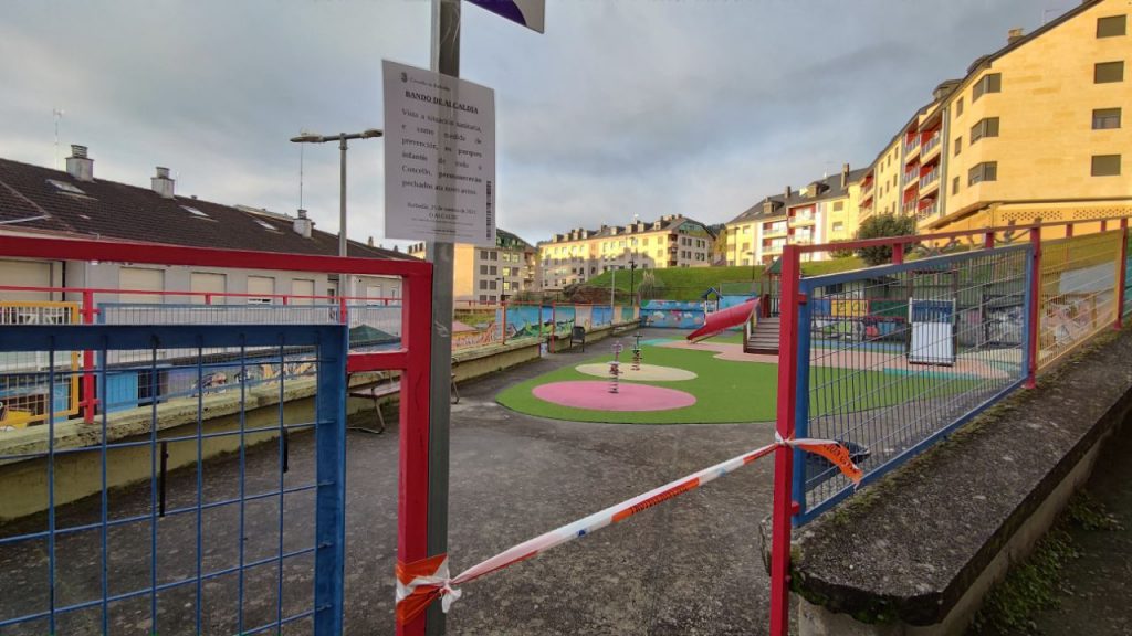 El Concello de Barbadás decide cerrar los parques infantiles 3 Parque cerrado en A Valenzá