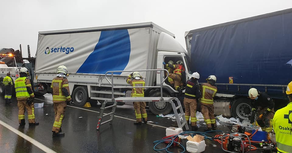 Un ourensano fallece en Álava al chocar con su camión 1 Accidente en Álava