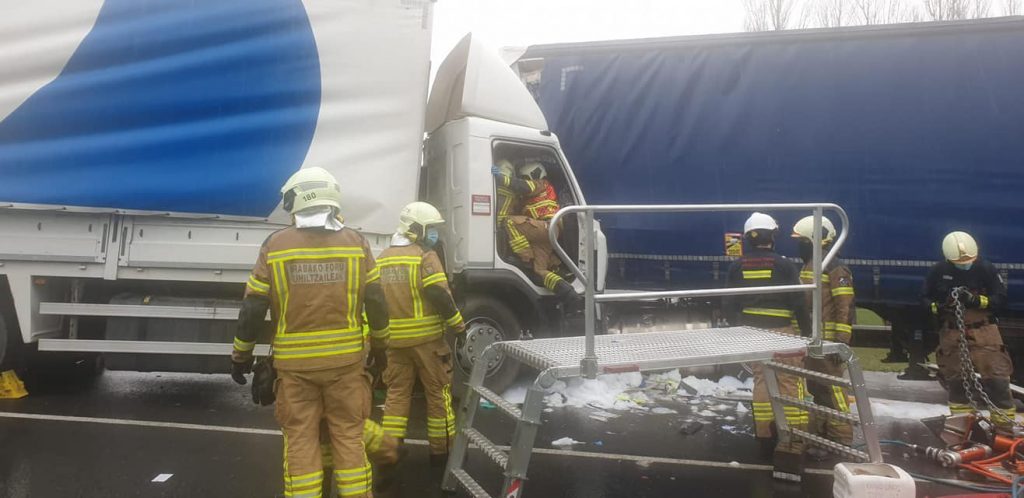 Un ourensano fallece en Álava al chocar con su camión 2 Camión accidentado en Álava