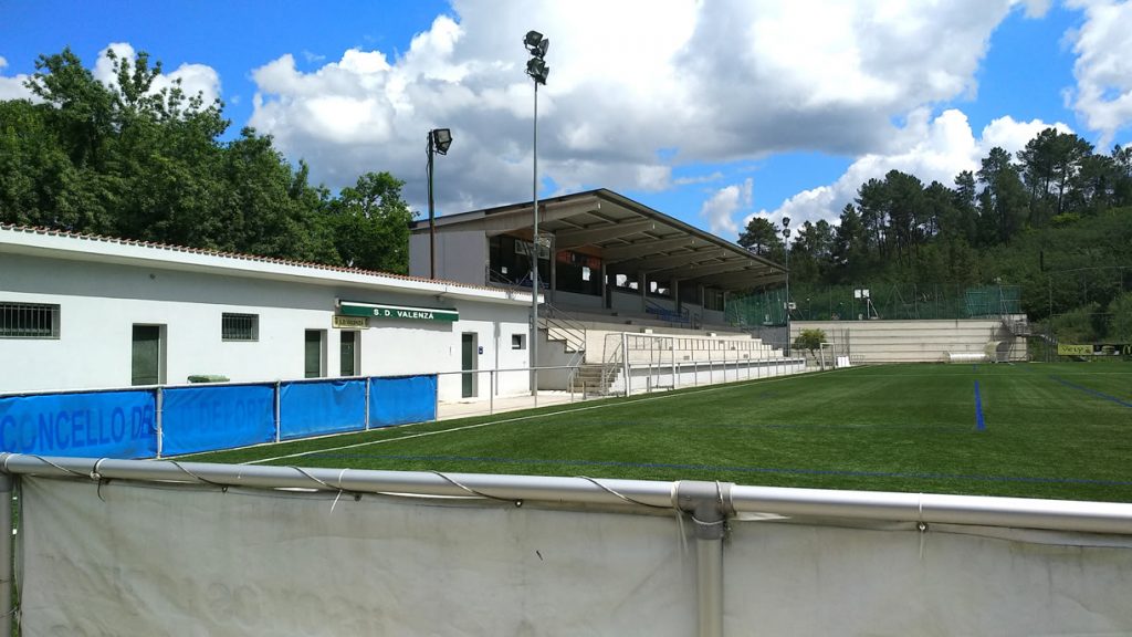Campo de fútbol de Os Carrís en Barbadás