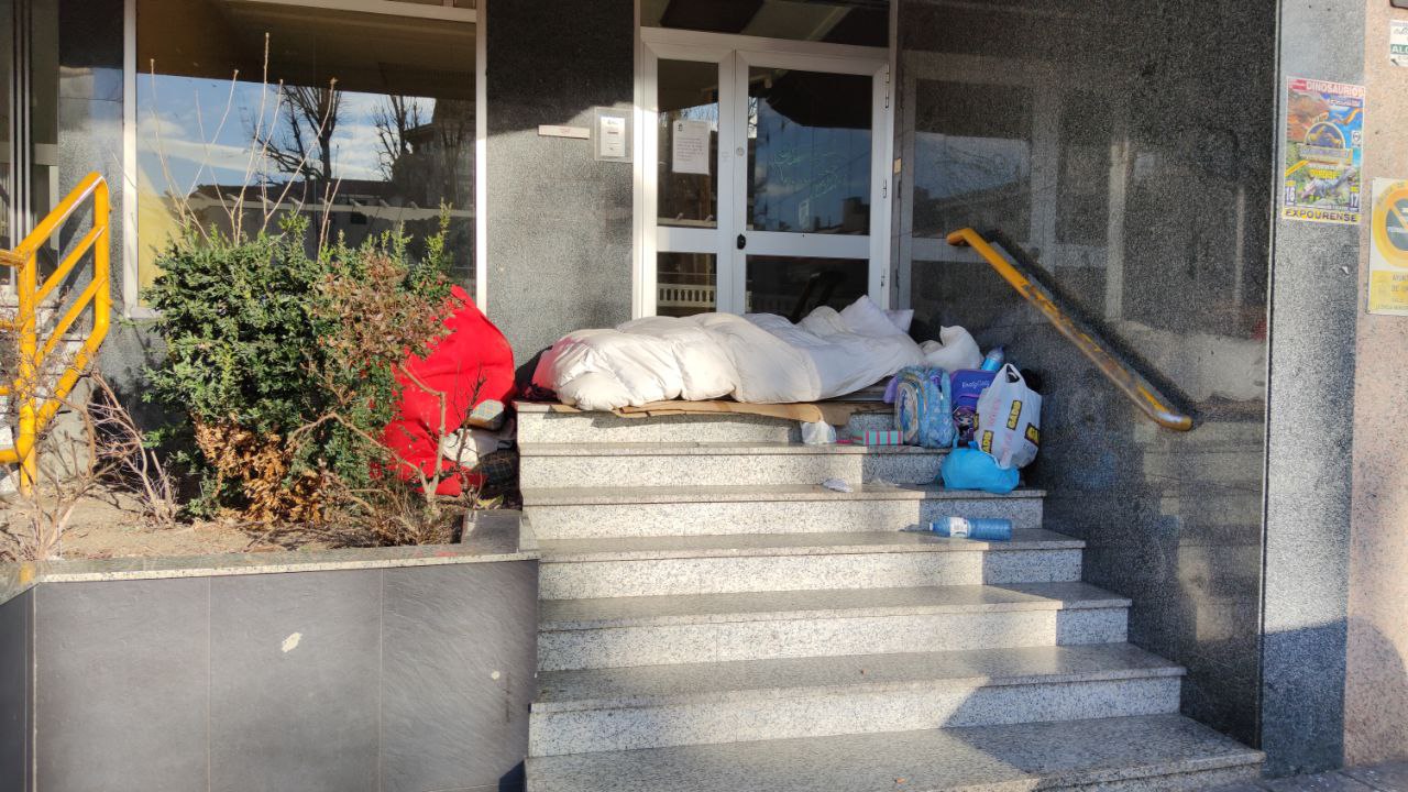 Cuando la calle es tu único refugio 1 Persona sin techo durmiendo en la calle