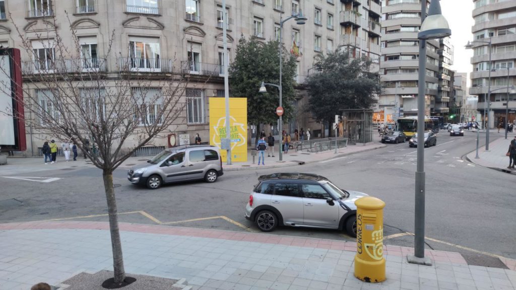 Por cada 6 latas que reciclas "contrarestas" 10 minutos de ...¿Campaña de publicidad o despropósito urbanístico? 1 Por cada 6 latas que reciclas contrarestas 10 minutos de
