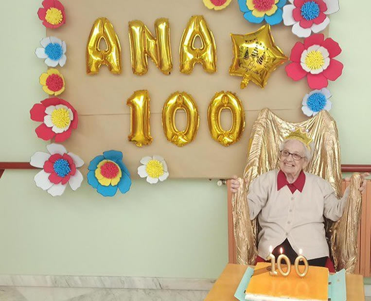 Ana cumplió un siglo de vida con una gran sonrisa 1 Ana cumple 100 años