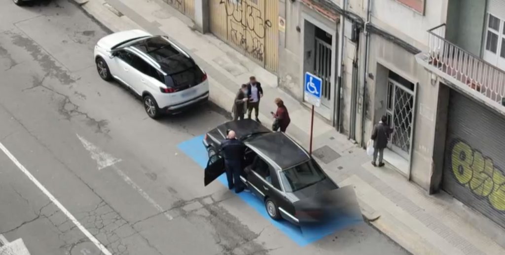 Dos conductores se enzarzan en una discusión por una plaza de minusválidos 1 Discusión por plaza aparcamiento