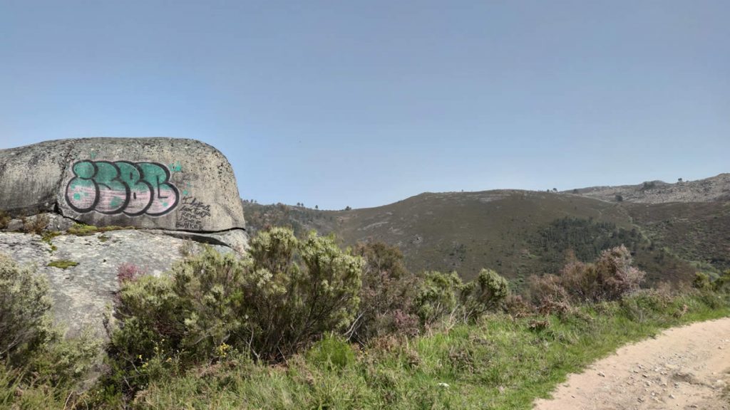 El Xurés víctima de la huella de los humanos 1 Graffiti en el Xurés