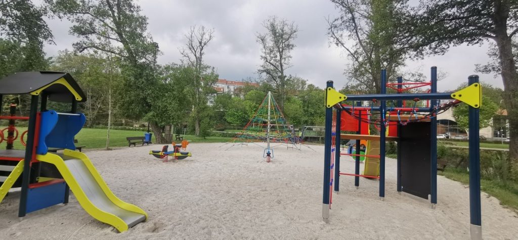 Allariz estrena su renovado Parque Infantil de Vilanova 1 Parques de Allariz