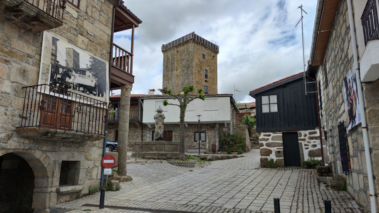 Plaza y Torre de Vilanova Dos Infantes