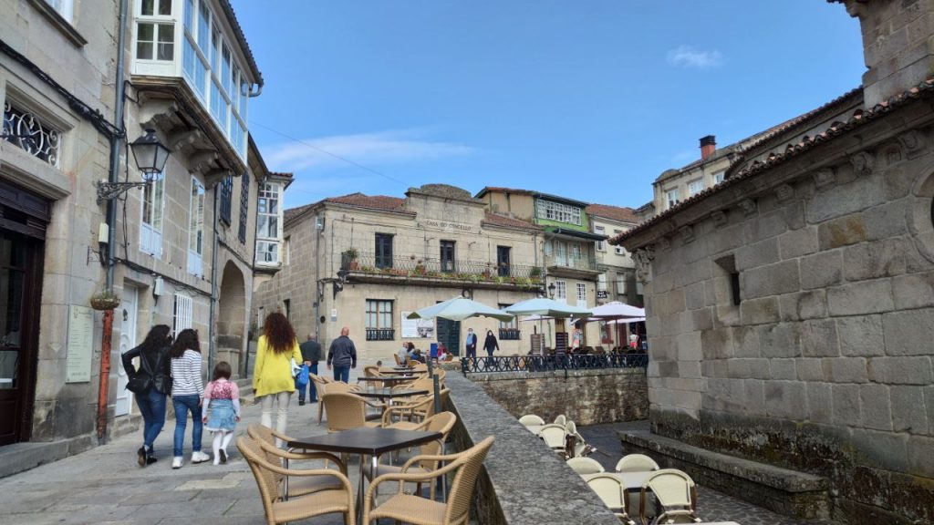 Terrazas delante del Concello de Allariz