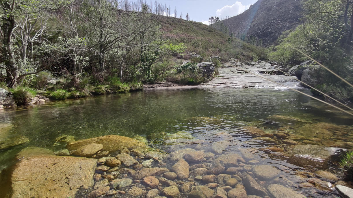 Turismo en el Xurés Lobios con río