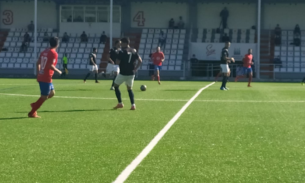 Un doblete de Vera da los tres puntos al Barco (0-2) 1 Club de Deportes Barco