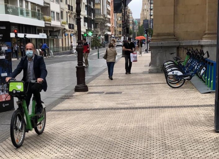 Jácome en bicicleta