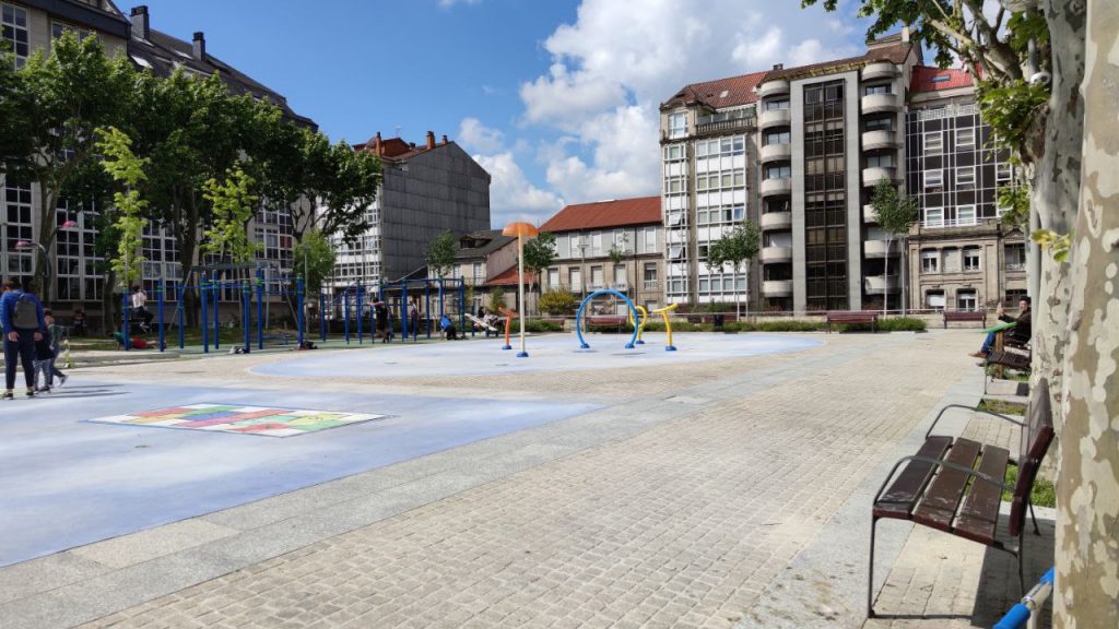 Los juegos de agua del parque de A Alameda do Cruceiro funcionan desde hoy 1 Parque de Concejo
