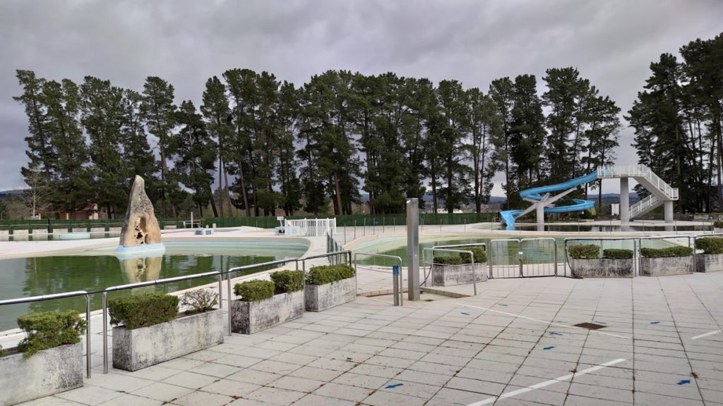 Piscinas del Complejo Deportivo de Monterrei