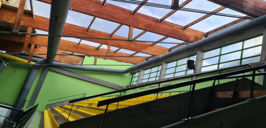 Tejado del Pabellón de los Remedios el temporal en Ourense