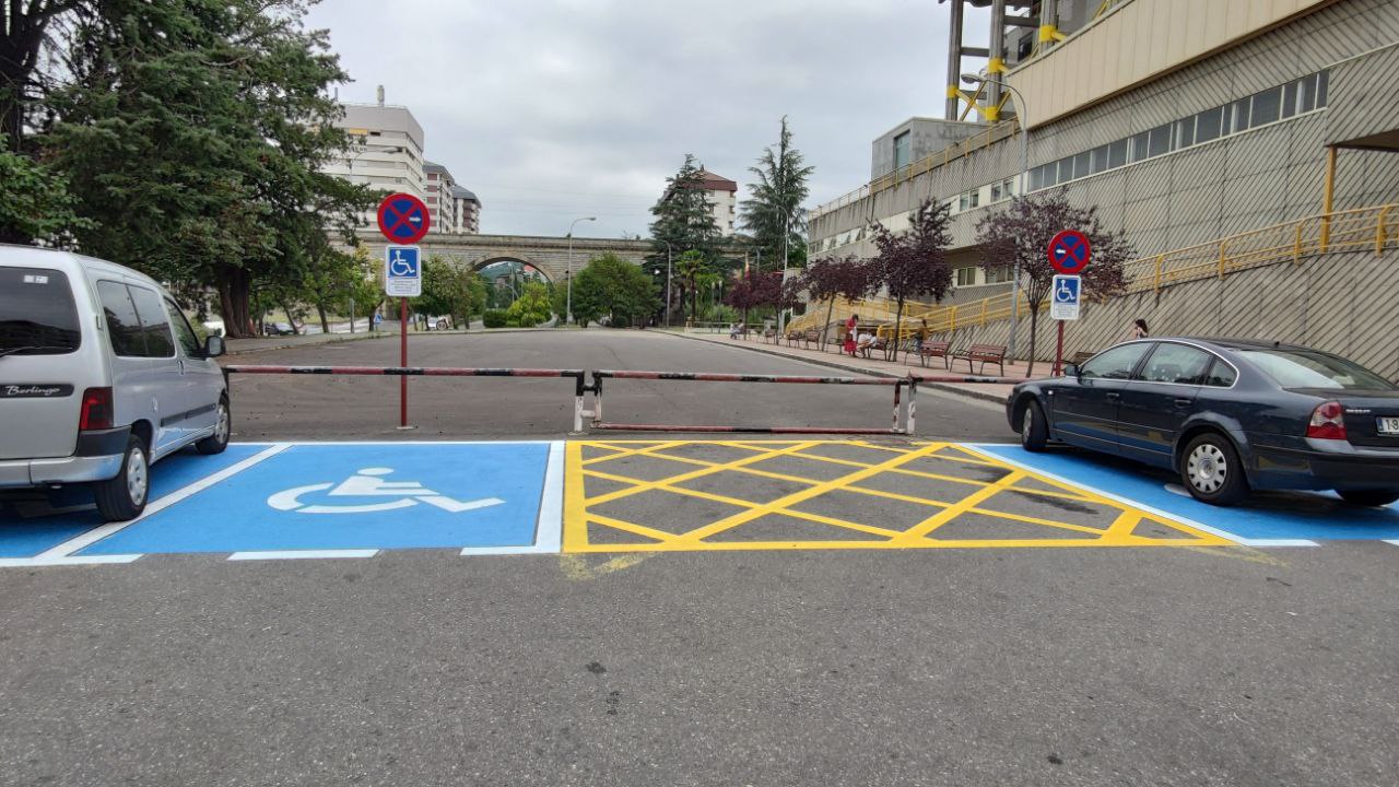 Aparcamiento minusválidos junto a Policía Nacional