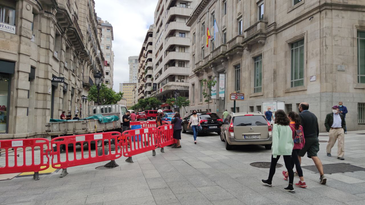 Tráfico sin control en la Rúa do Paseo