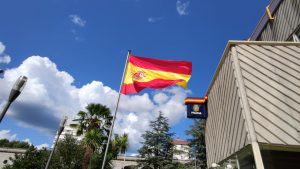 Bandera de España en Comisaria de Policía