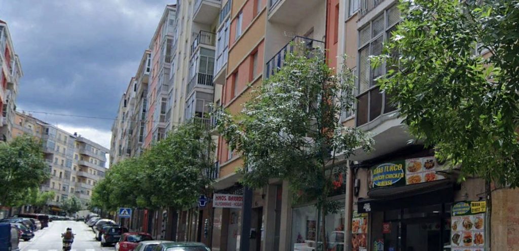 Dos personas ingresadas en el CHUO tras el incendio de una vivienda en la Rúa Greco 1 Calle Greco de O Couto