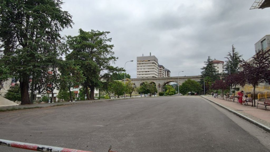 Fallece en la calle cuando viajaba con su marido en coche por Ourense 1 Comisaría de Policía Nacional