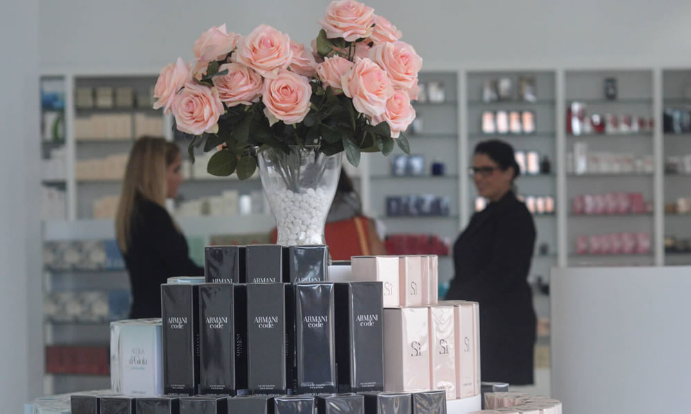 La elegancia de los complementos en Sam Parfums 1 Sam Perfums