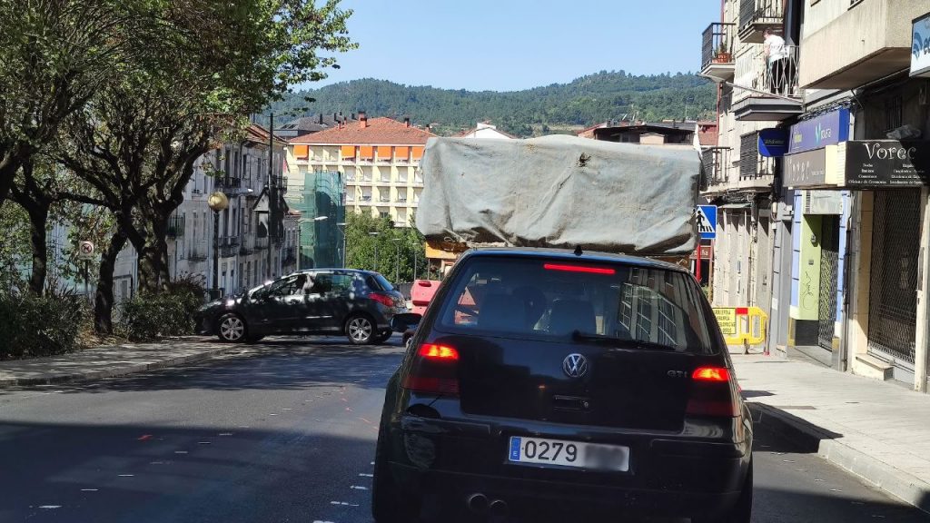 Atascos en Marcelo Macías por el corte de un carril del puente sobre el Barbaña 2 Obras y tráfico en Marcelo Macías