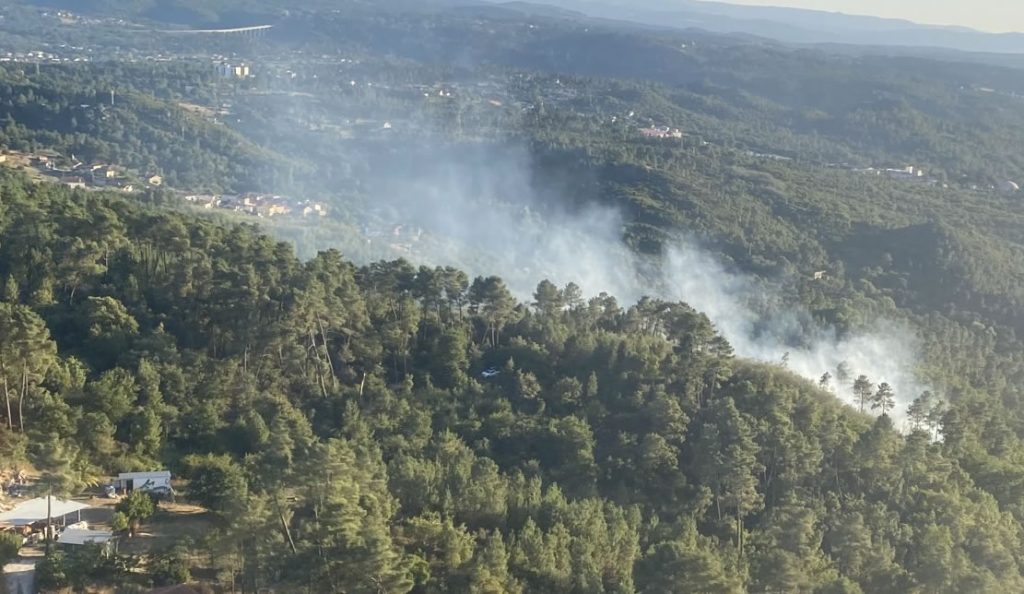 Las llamas castigan este sábado a distintos concellos ourensanos 1 Incendio en Santa Mariña Brigada do Marroxo