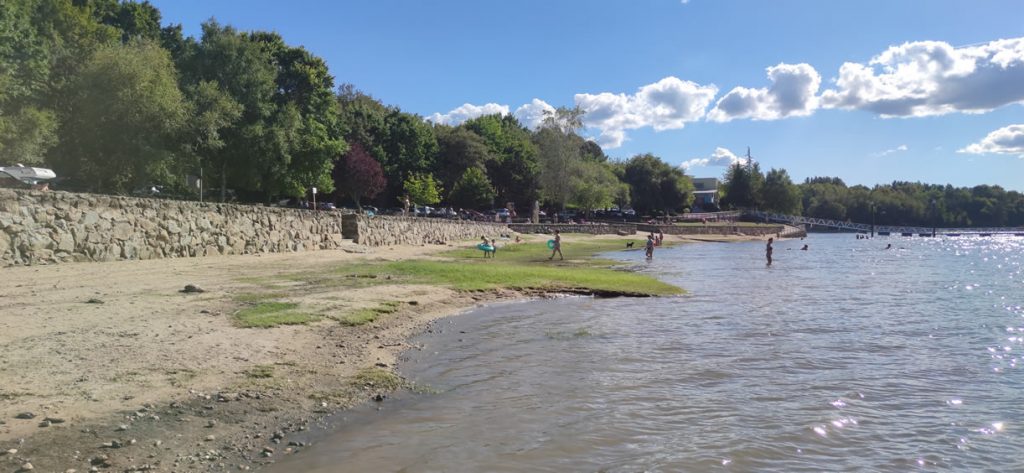 Playa de Muiños en el embalse de As Conchas