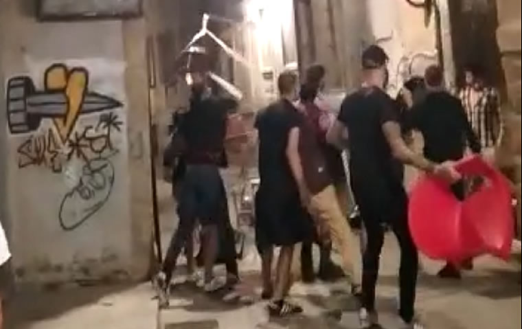 El ocio nocturno termina en pelea una vez más en el Casco Vello de Ourense 1 Pelea en Vinos