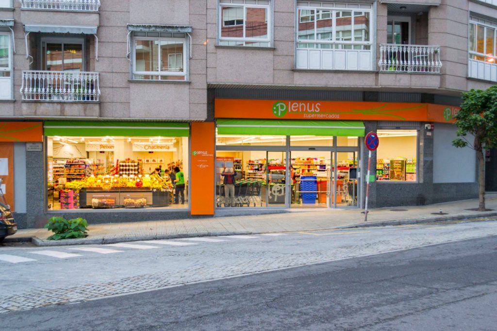 Supermercado Plenus en la Avenida de Portugal