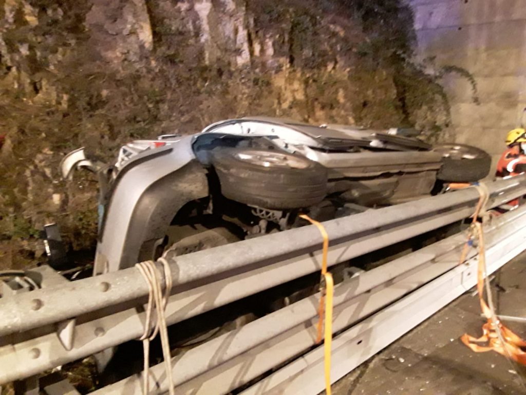 Fallece un joven de Ribadavia tras caerse desde el viaducto del Piñeiral con su coche 1 Accidente O Piñeiral