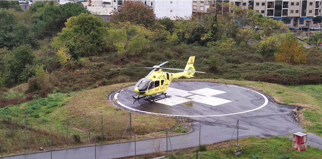 Helicóptero en el CHUO de Ourense 061 ambulancia