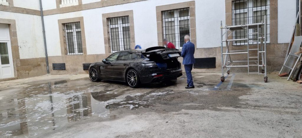 El PP da explicaciones sobre el Porsche que esta mañana se limpiaba en el patio de la Diputación 1 Porsche Diputación