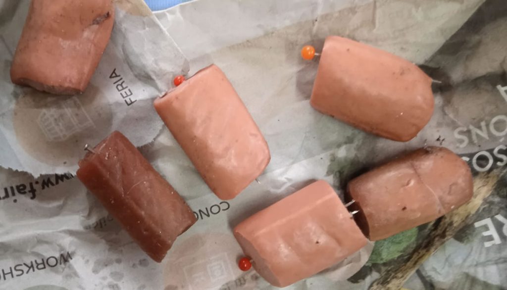Salchichas con alfileres para perros