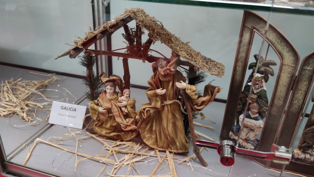 Exposición de originales Belenes en el Centro Comercial Ponte Vella 1 Belenes originales del mundo