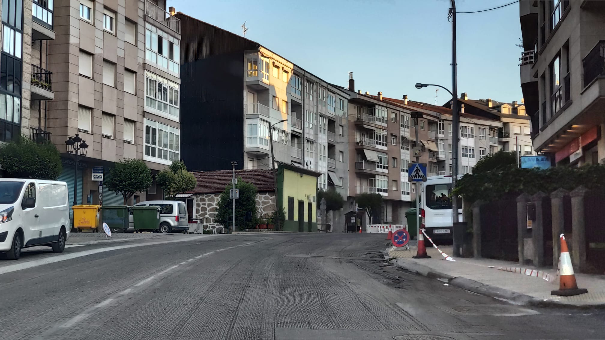 Comienza la renovación del firme de la Avenida de Celanova en A Valenzá 5 Obras en A Valenzá
