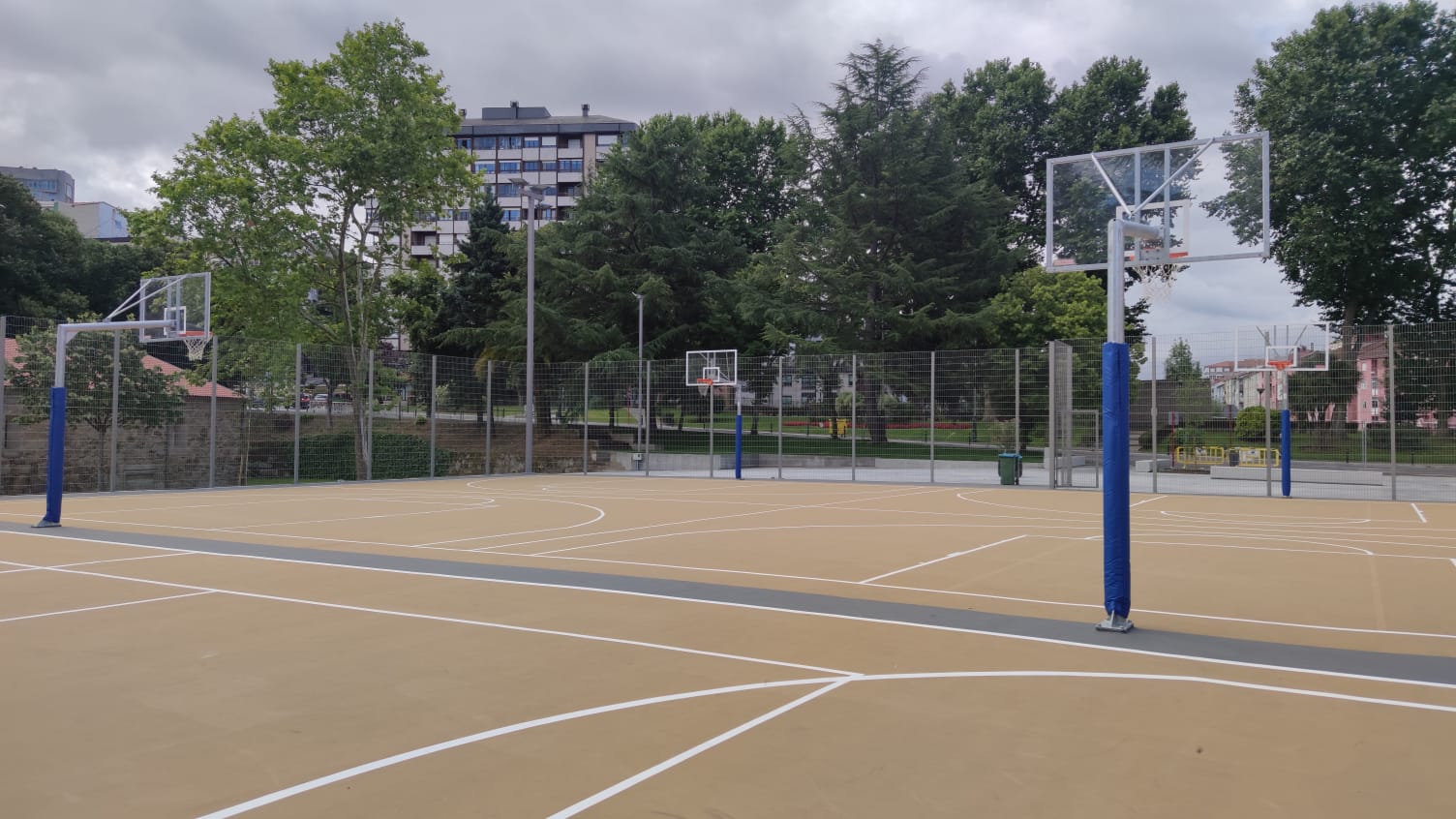 Fotos del exterior del Pabellón de Os Remedios después de la reforma realizada por el Concello de Ourense 7 Canchas en Pabellón de Os Remedios