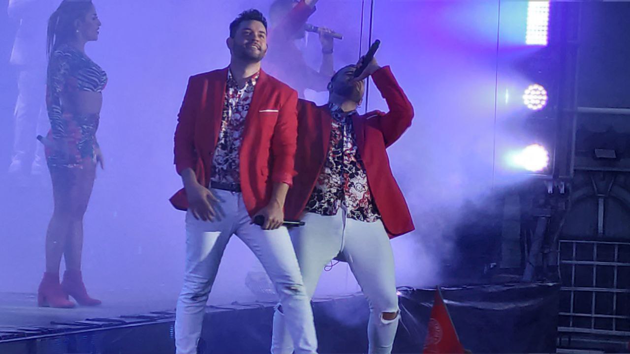 Galería de imágenes de la actuación de la Orquesta Olympus en las Fiestas de Ourense 7 Cantantes Olympus Fiestas de Ourense