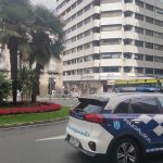 Coche de la Policía Local de Ourense autobus