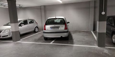 Coche mal estacionado en Mercadona A Valenzá