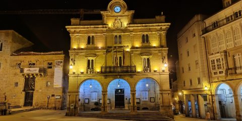 Concello de Ourense de noche