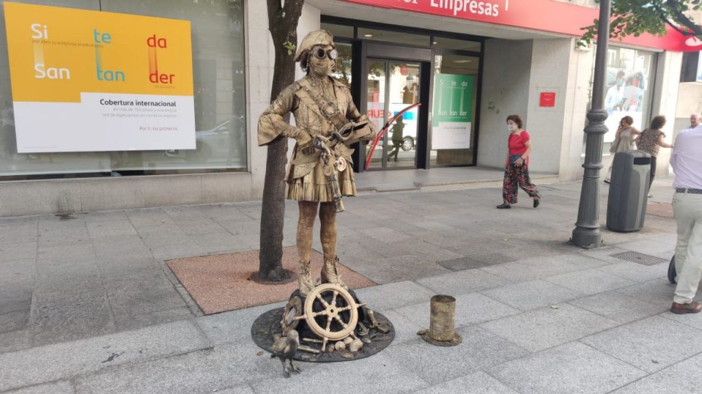 Estatua humana performance en O Paseo