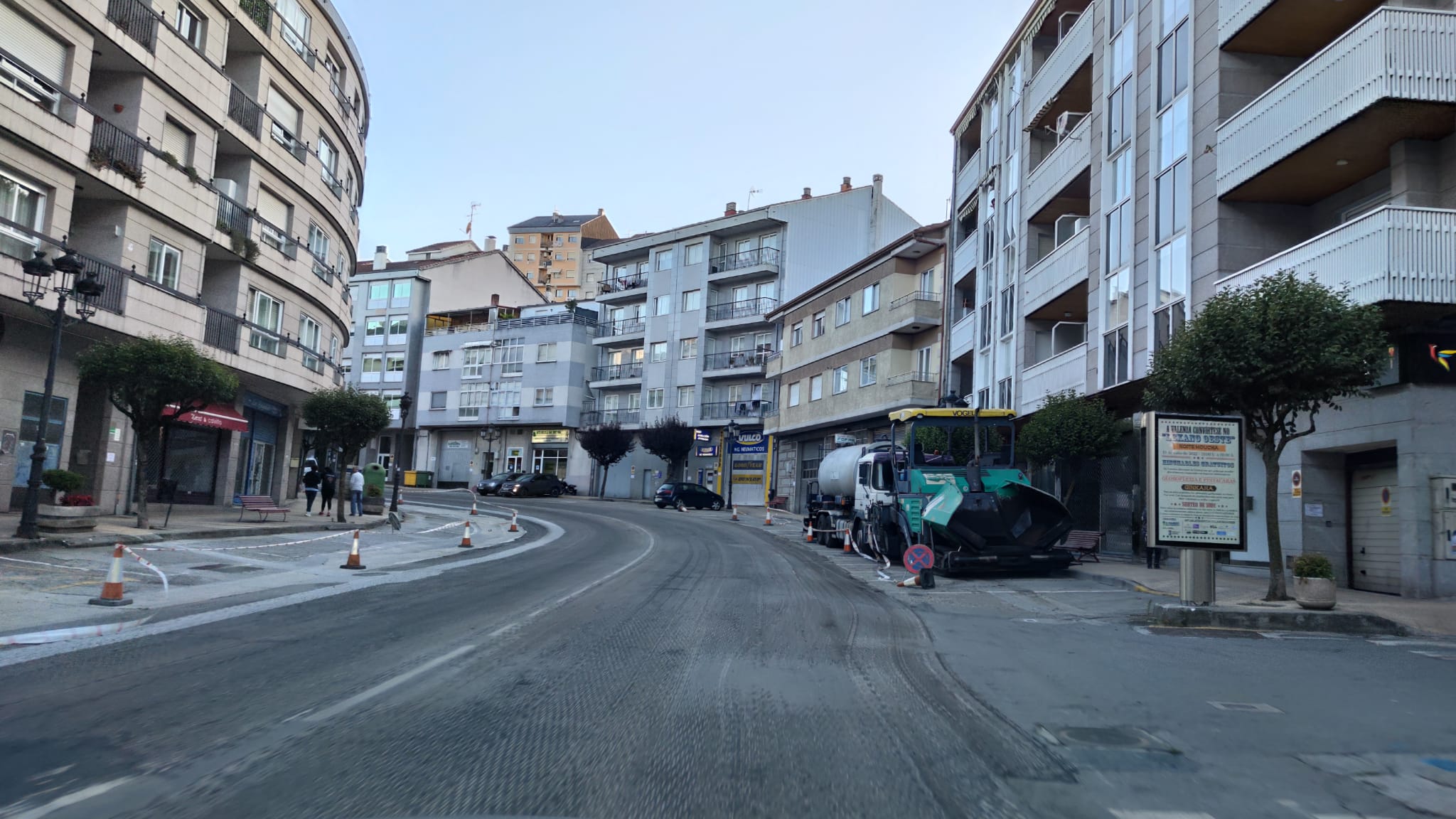 Comienza la renovación del firme de la Avenida de Celanova en A Valenzá 4 Obras en A Valenzá