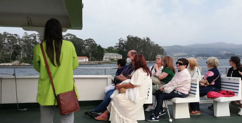 Un grupo de viajeros de la ONCE descubre las maravillas de la Ría de Vigo 1 Once y Piratas de Nabia