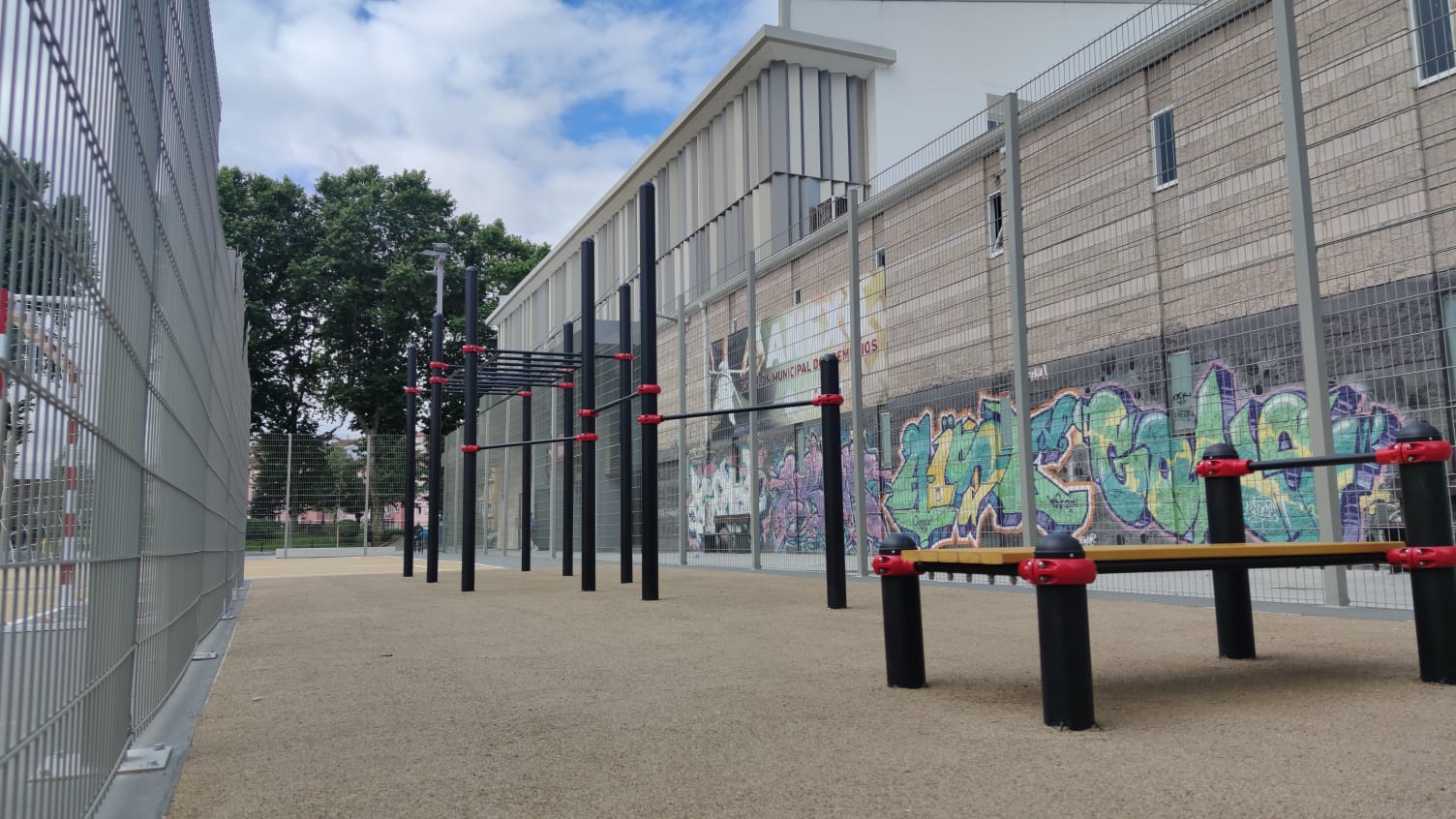 Fotos del exterior del Pabellón de Os Remedios después de la reforma realizada por el Concello de Ourense 5 Pabellón de Os Remedios zona de ejercicios