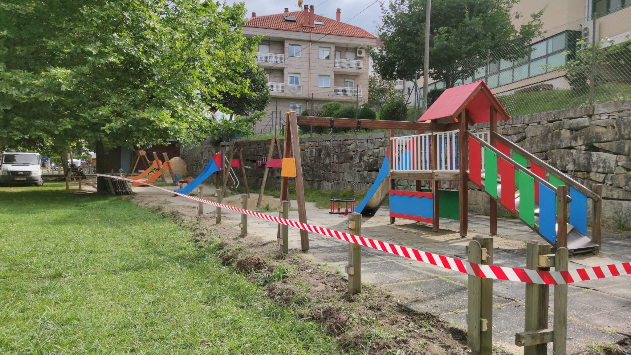 Empieza la reforma del parque infantil de Os Patos en A Valenzá 1 Parque de los Patos en obras